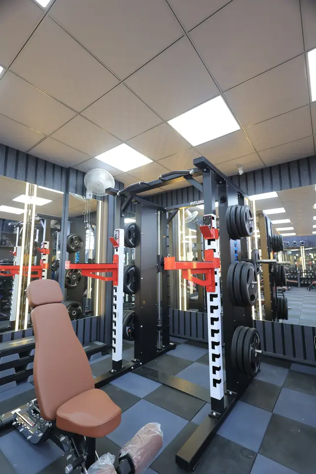 Squat racks and lifting area